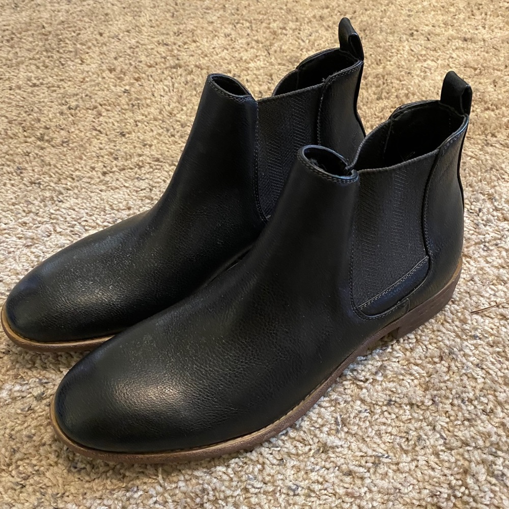Black Chelsea boots